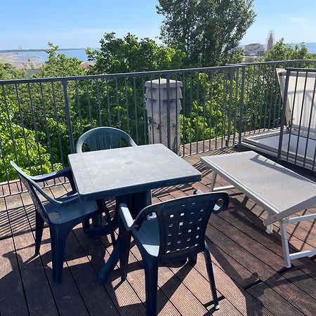 Reverso - Alloggi Con Solarium Vista Mare Caorle Bagian luar foto
