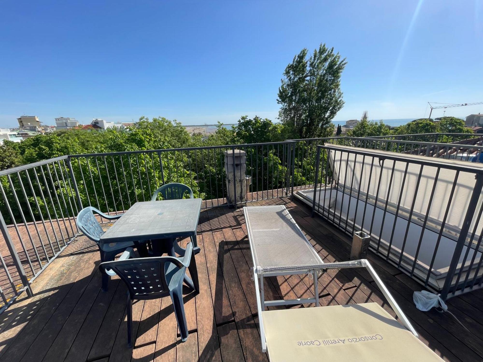 Reverso - Alloggi Con Solarium Vista Mare Caorle Bagian luar foto